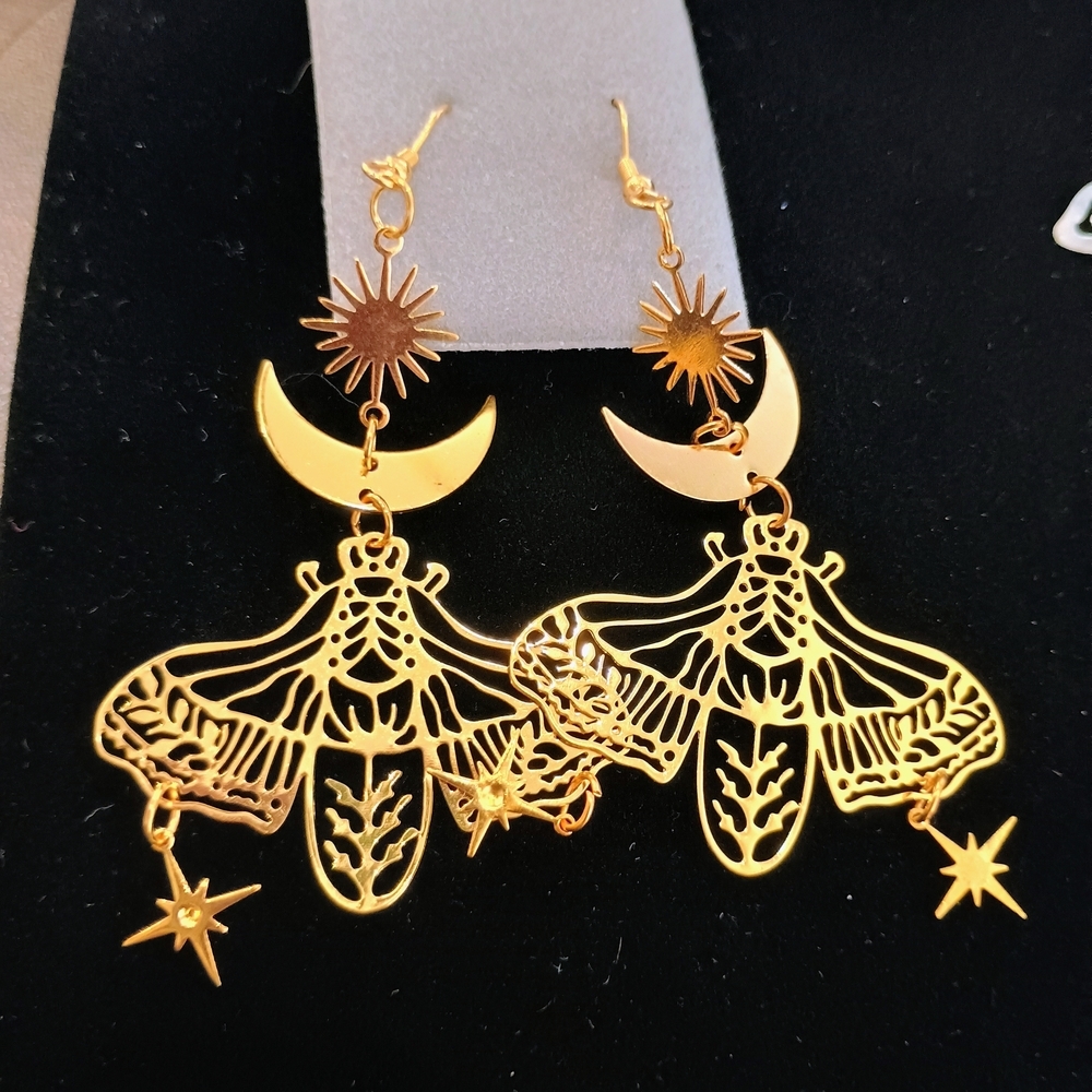 3 Pairs Of Earrings - Picture 4 of 4